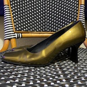 size 7 1/2 Stuart Weitzman Green Metallic Leather Pump Heels